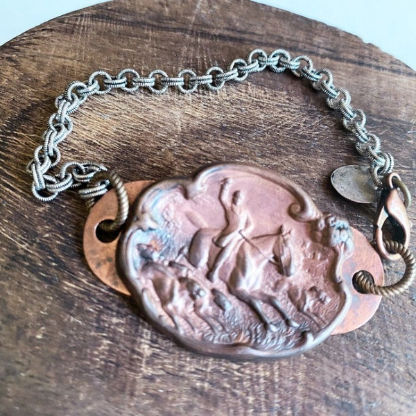 HUNT SCENE BRACELET