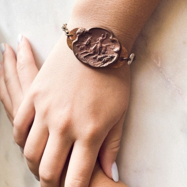 HUNT SCENE BRACELET